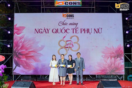 Cấp quản lý Bcons tặng quà Ngày Quốc tế Phụ nữ 8/3
