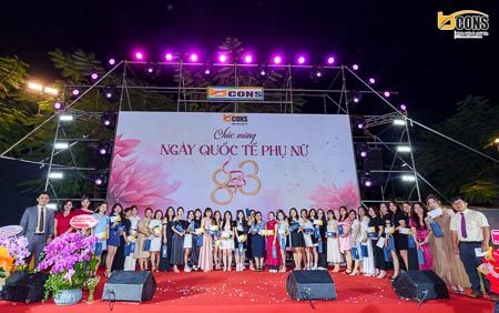 Cấp quản lý Bcons tặng quà Ngày Quốc tế Phụ nữ 8/3