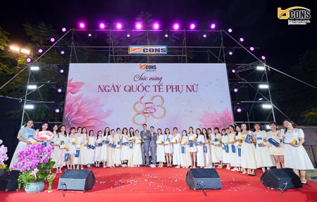 Cấp quản lý Bcons tặng quà Ngày Quốc tế Phụ nữ 8/3