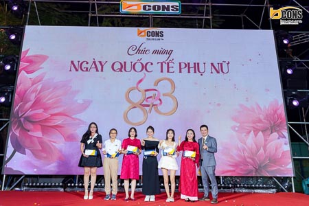 Cấp quản lý Bcons tặng quà Ngày Quốc tế Phụ nữ 8/3