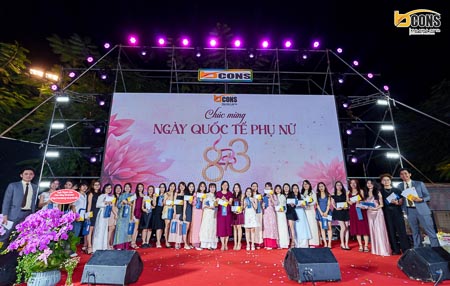 Cấp quản lý Bcons tặng quà Ngày Quốc tế Phụ nữ 8/3