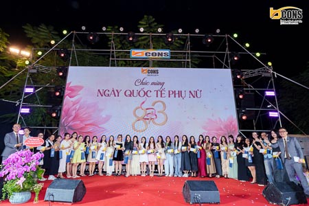 Cấp quản lý Bcons tặng quà Ngày Quốc tế Phụ nữ 8/3