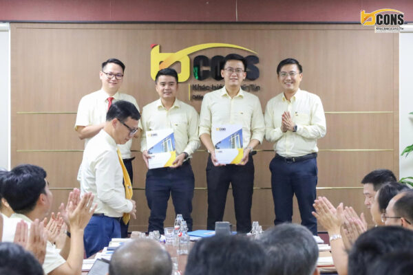 Các nhân sự có sáng kiến cải tiến được khen thưởng trong tháng 04/2026