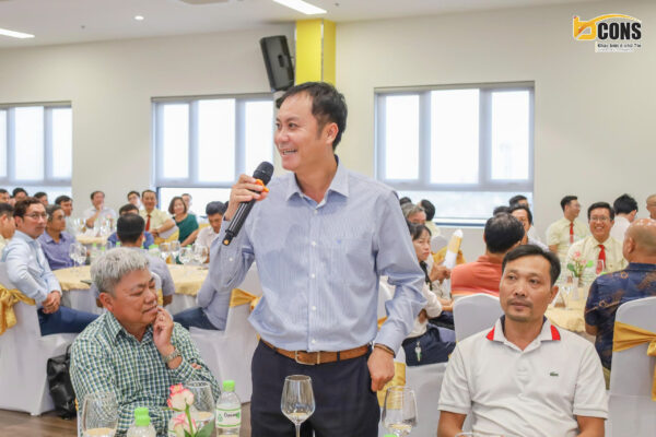 Các đại diện nhà thầu, đối tác trao đổi trực tiếp với Ban lãnh đạo Tập đoàn