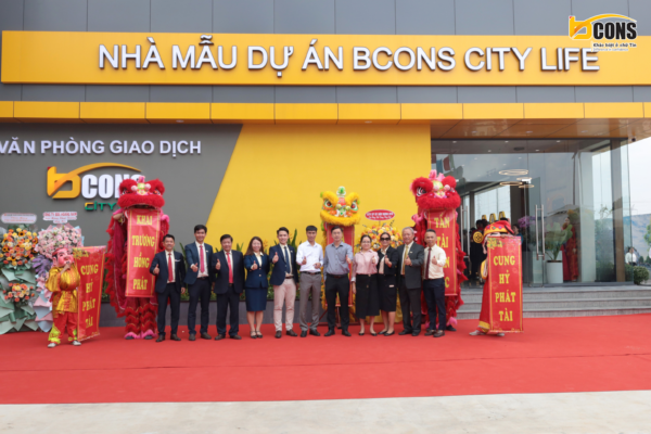 Nghi thức cắt băng khai trương Bcons City Life