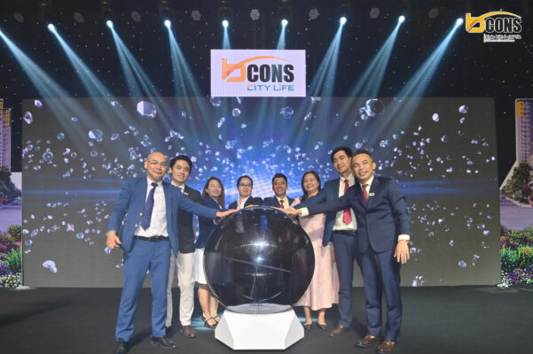 Các đại diện tham gia nghi thức Kick-Off dự án Bcons City Life