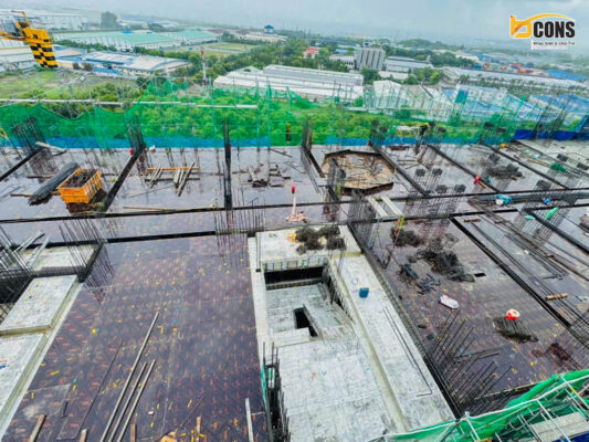 Hình ảnh cận cảnh công tác cốt thép dầm sàn tại dự án Bcons Solary, thể hiện quy trình thi công kết cấu chính xác.