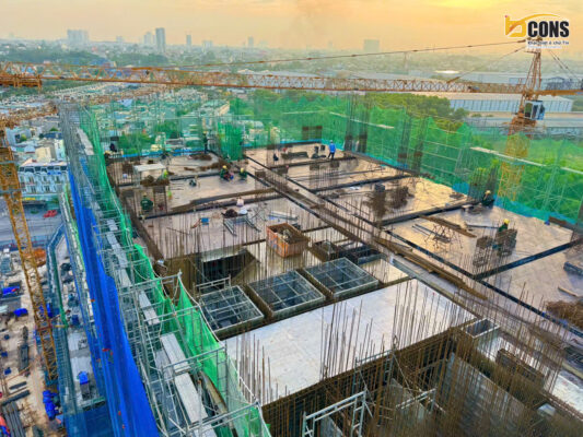 Hình ảnh đội ngũ kỹ sư giám sát tiến độ xây dựng tại dự án Bcons Solary tháng 05/2026.