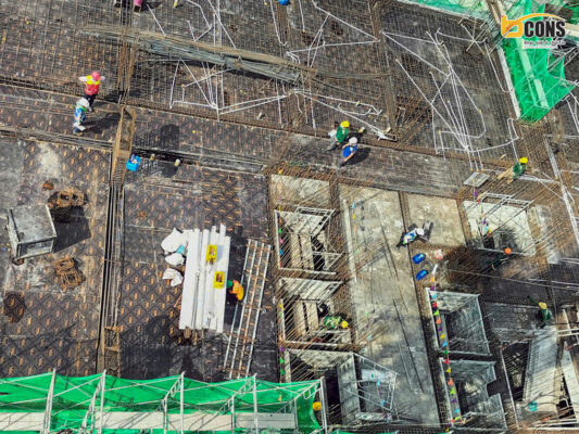 Hình ảnh thực tế dự án Bcons Asahi tháng 05/2026, thể hiện quy trình thi công kết cấu tầng cao.