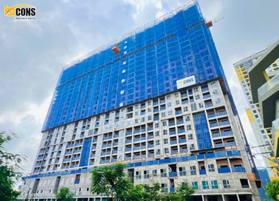 Công nhân thi công xây tường căn hộ tại tầng 17 của dự án Bcons City 2