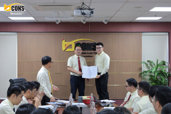 Tập đoàn Bcons trao thưởng nhân viên có sáng kiến tốt